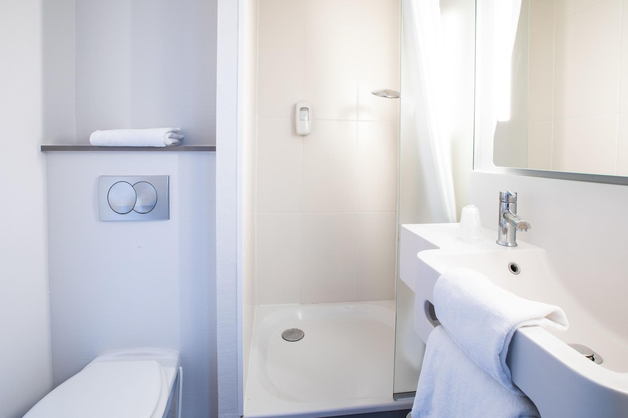 B&B Hotel Rennes Ouest Villejean Bagian luar foto